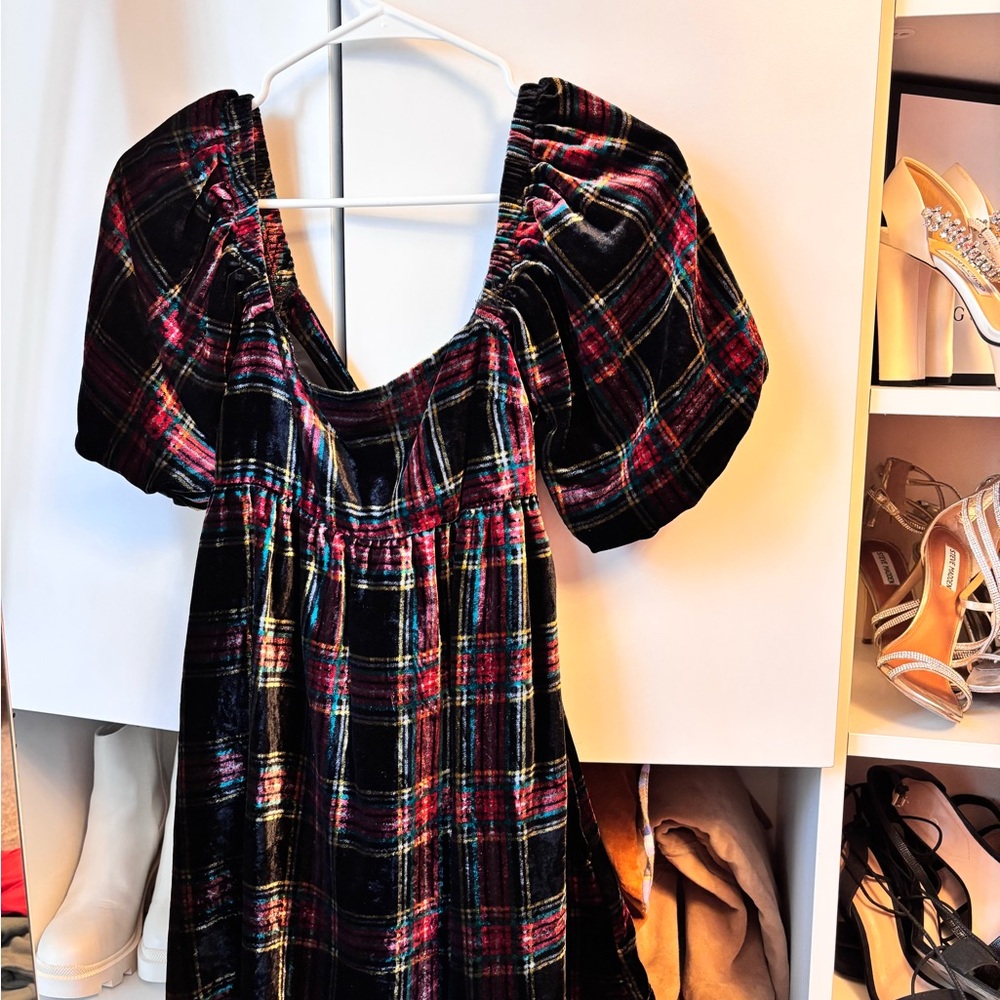 Elegant Plaid Velvet Dress with Puff Sleeves